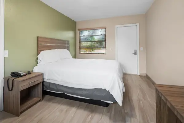 Tamiami Motel 6